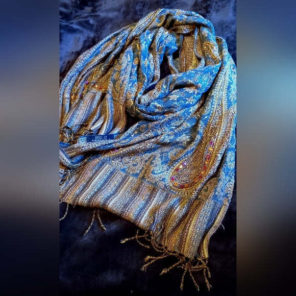 Shawl - Picture 4 of 5